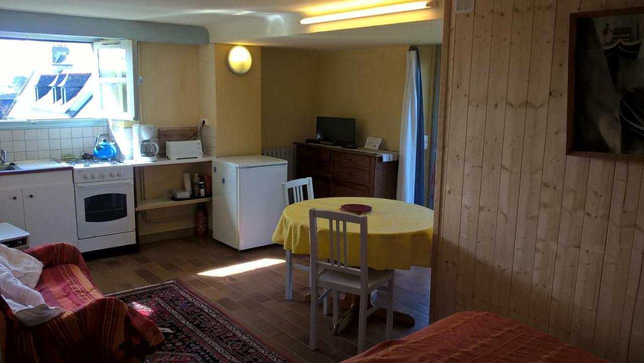 Studio Apartment Plomodiern Exterior photo
