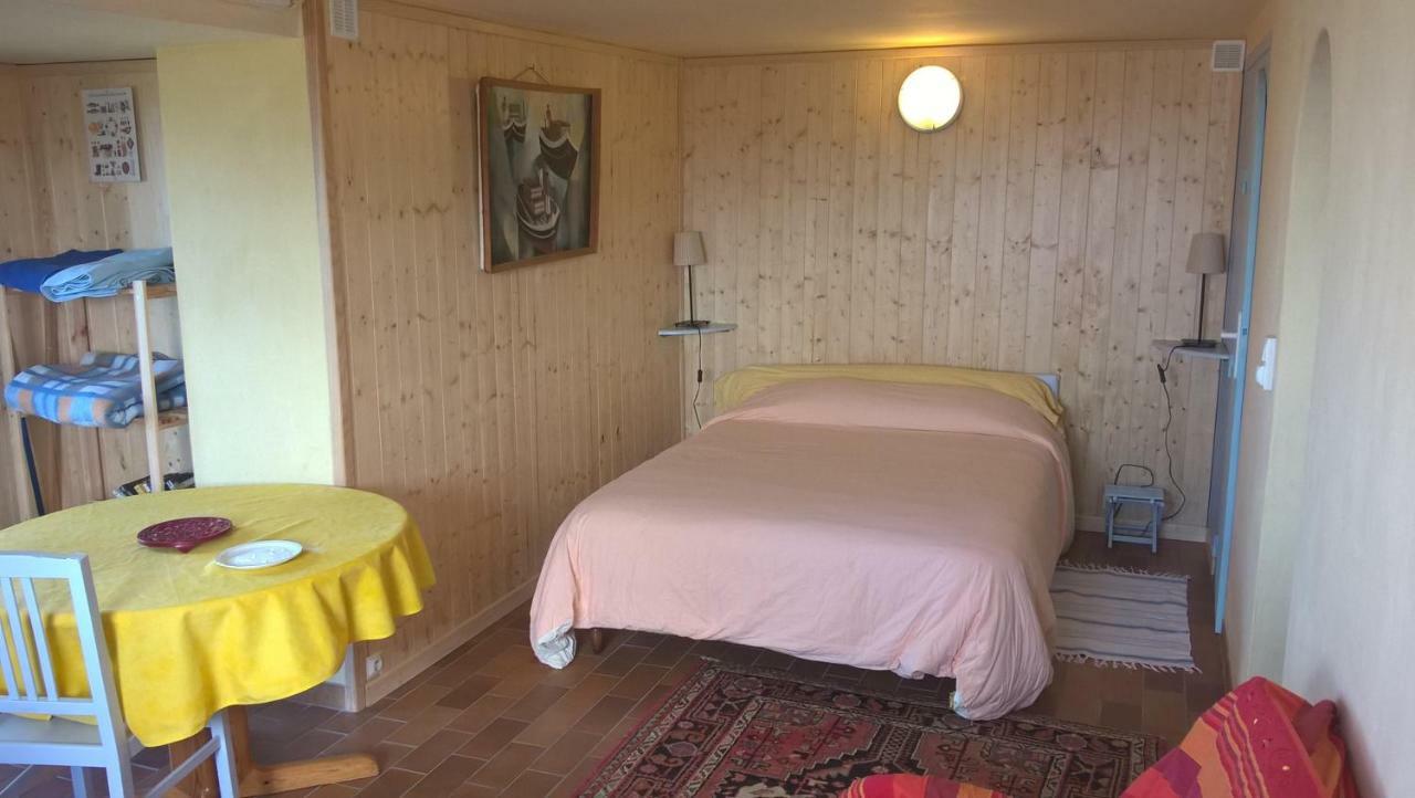 Studio Apartment Plomodiern Exterior photo